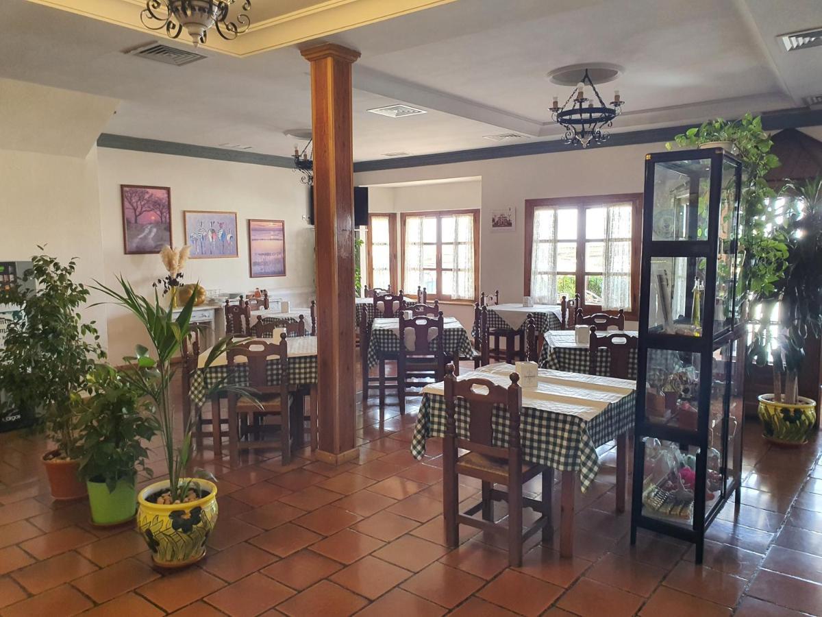 Hotel-Restaurante Venta Tomas Almuradiel Екстериор снимка