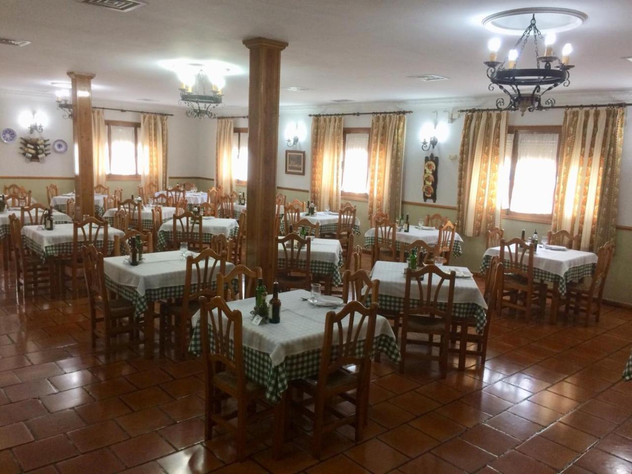 Hotel-Restaurante Venta Tomas Almuradiel Екстериор снимка