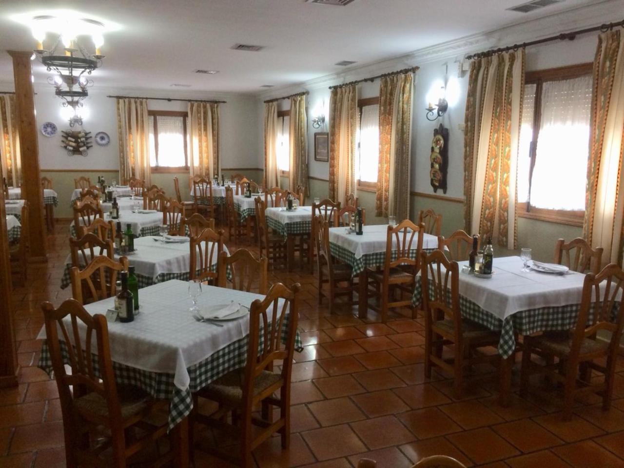 Hotel-Restaurante Venta Tomas Almuradiel Екстериор снимка